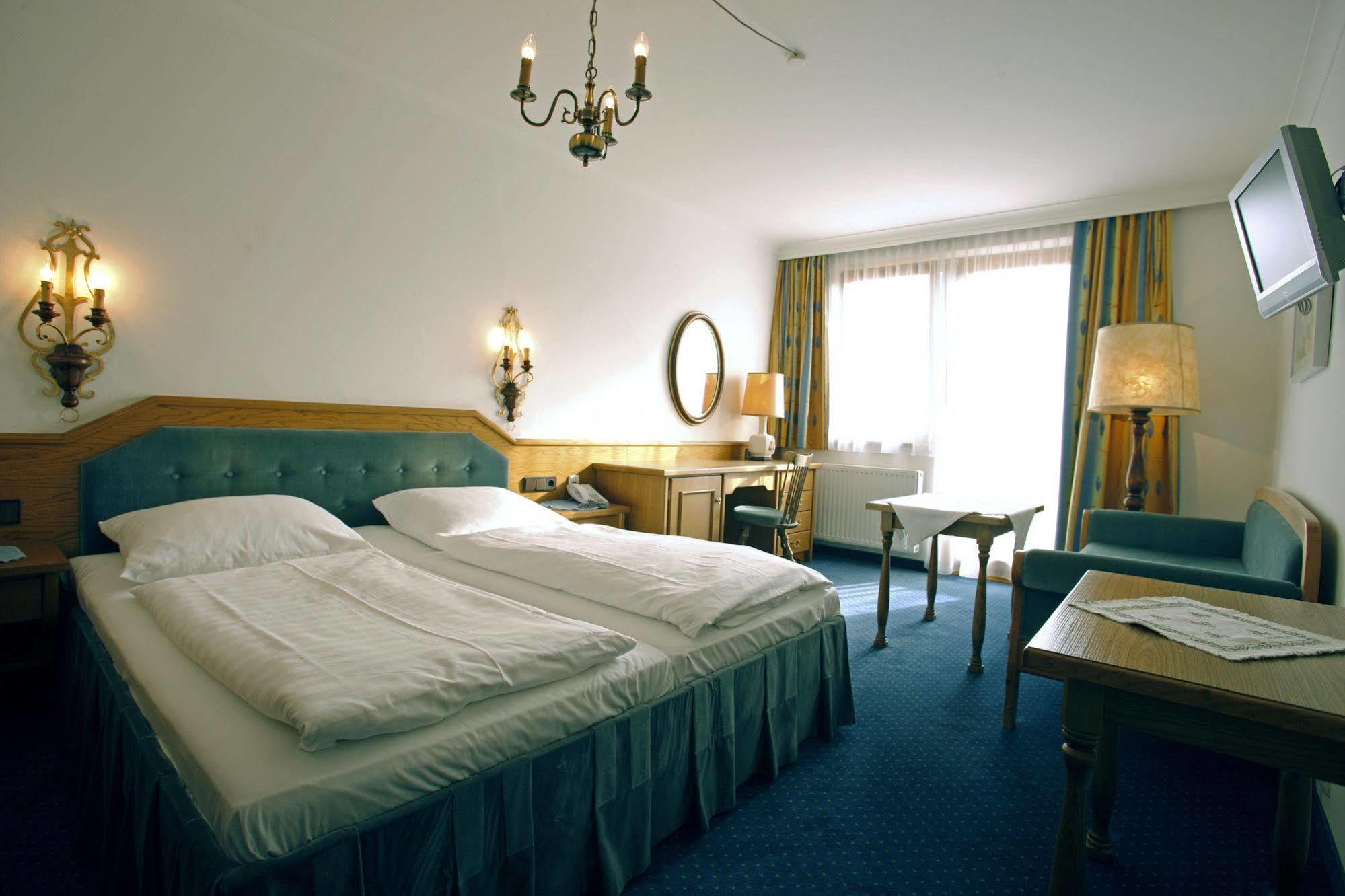Hotel Gasthof Zum Kirchenwirt Пух бай Халайн Екстериор снимка